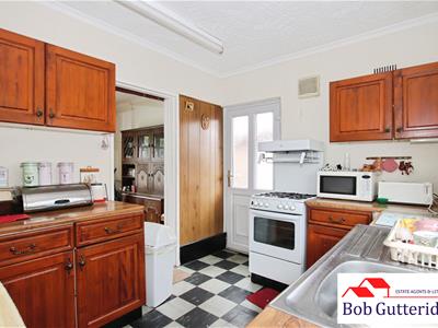 FITTED KITCHEN